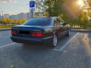 1998 Mercedes-Benz E-Класс 300 II (W210, S210), синий, 950000 рублей, вид 5