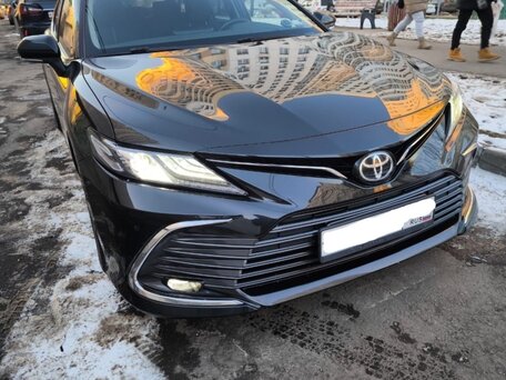 2023 Toyota Camry VIII (XV70) Рестайлинг, чёрный, 3300000 рублей, вид 2