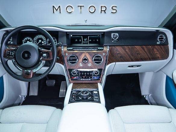 2018 Rolls-Royce Cullinan I (Series I), серый, 27900000 рублей - вид 1