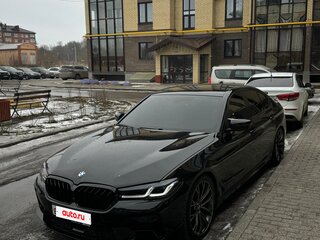 2018 BMW 5 серии 520d VII (G30/G31/G38), чёрный, 3690000 рублей, вид 3