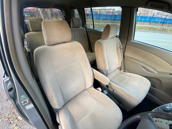 2004 Toyota ISis I, серый, 950000 рублей - вид 17