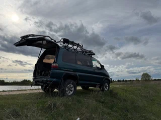 1994 Mitsubishi Delica IV, зелёный, 1900000 рублей, вид 1