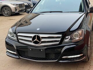 2011 Mercedes-Benz C-Класс 200 III (W204) Рестайлинг, чёрный, 1550000 рублей, вид 1