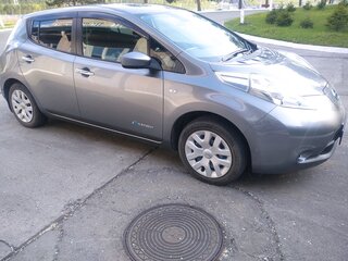 2016 Nissan Leaf 30kWh I (ZE0/AZE0), серебристый, 850000 рублей, вид 3