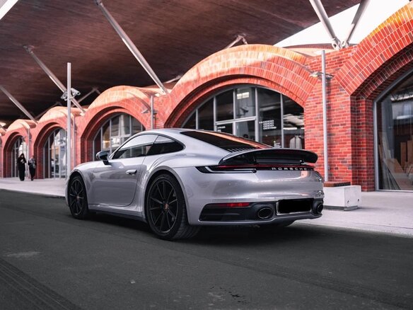 2020 Porsche 911 Carrera 4 VIII (992), серебристый - вид 16
