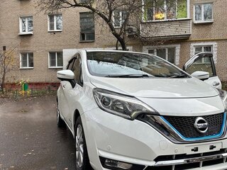 2019 Nissan Note e-Power II Рестайлинг, белый, 1490000 рублей, вид 3