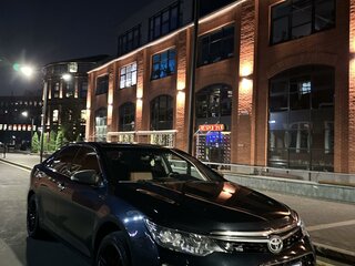 2017 Toyota Camry VII (XV50) Рестайлинг 2, серый, 2150000 рублей, вид 2