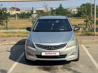 2015 Hyundai Solaris I Рестайлинг, серебристый, 835000 рублей, вид 2
