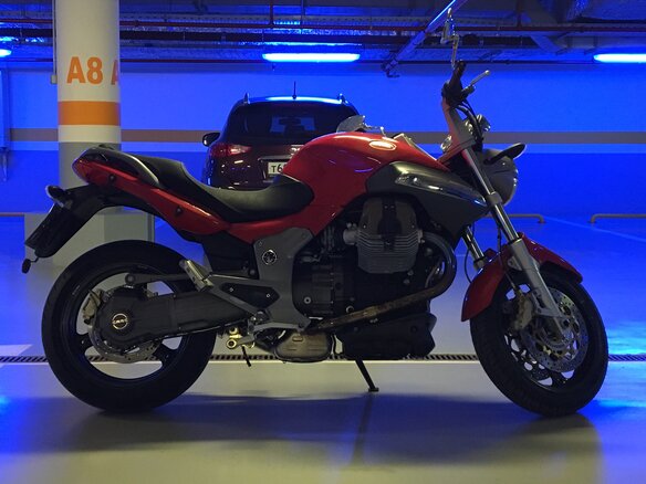 2007 Moto Guzzi Breva 1100, красный