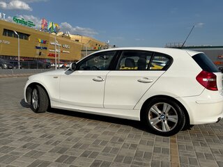 2011 BMW 1 серии 118i I (E81/E82/E87/E88) Рестайлинг, белый, 740000 рублей, вид 4