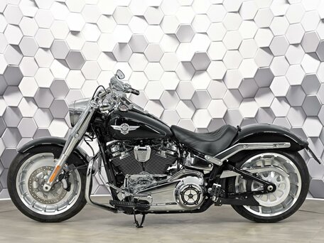 2021 Harley-Davidson Fat Boy, чёрный, 2227000 рублей, вид 4
