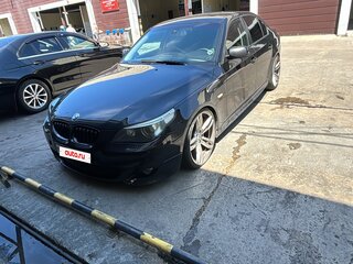 2003 BMW 5 серии 520i V (E60/E61), чёрный, 880000 рублей, вид 1