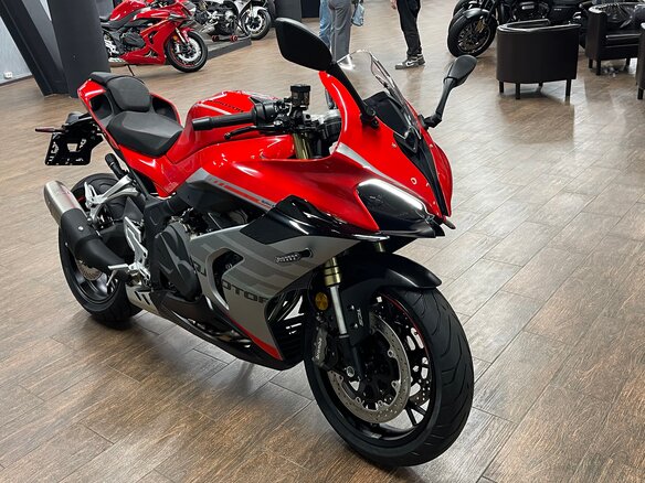 2026 QJMotor SRK 800 RR, красный, 859000 рублей - вид 4