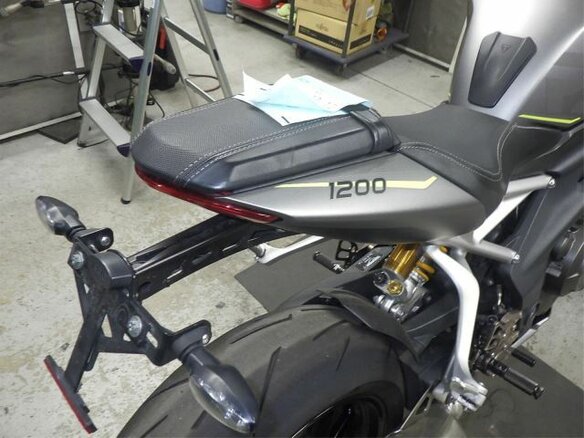 2022 Triumph Speed Triple, серый, 1270000 рублей - вид 6