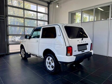2018 Lada (ВАЗ) 2121 (4x4) I Рестайлинг, белый, 600000 рублей, вид 4