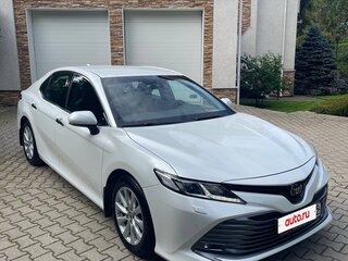 2021 Toyota Camry VIII (XV70), белый, 3200000 рублей, вид 3