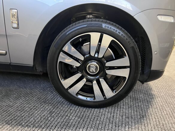 2020 Rolls-Royce Cullinan I (Series I), серый, 25500000 рублей - вид 18