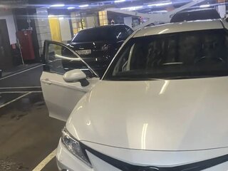2021 Toyota Camry VIII (XV70) Рестайлинг, белый, 2900000 рублей, вид 1