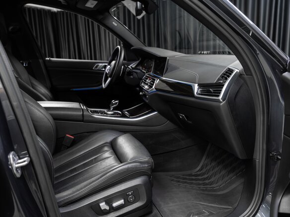 2021 BMW X5 40i IV (G05/G18), серый, 6800000 рублей - вид 13