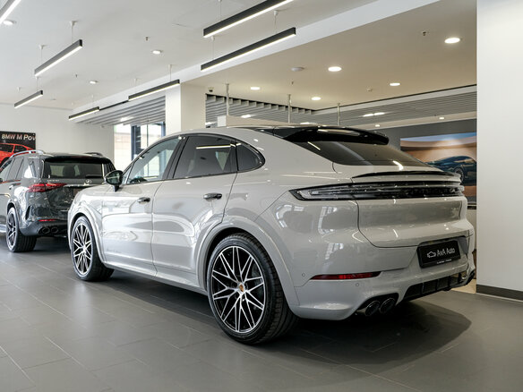 2026 Porsche Cayenne Coupé III Рестайлинг, серый - вид 2