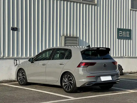 2022 Volkswagen Golf VIII, серый, 1650000 рублей, вид 3