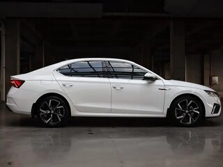 2022 Skoda Octavia IV (A8), белый, 1976000 рублей, вид 4