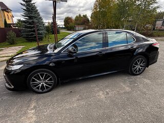 2021 Toyota Camry VIII (XV70) Рестайлинг, чёрный, 3180000 рублей, вид 2