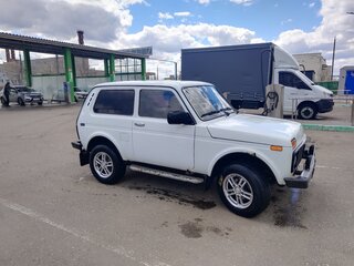 2010 Lada (ВАЗ) 2121 (4x4) I Рестайлинг, белый, 520000 рублей, вид 2
