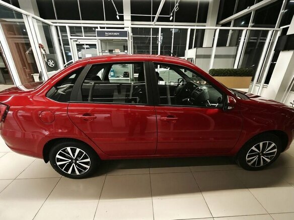 2026 Lada (ВАЗ) Granta I Рестайлинг, красный, 1230000 рублей - вид 2