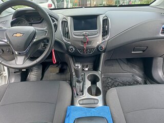 2018 Chevrolet Cruze II, белый, 1300000 рублей, вид 3