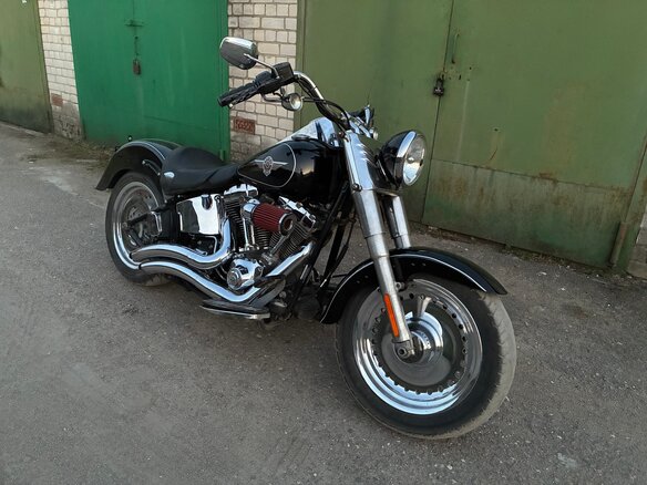 2010 Harley-Davidson Fat Boy, чёрный, 735000 рублей - вид 2