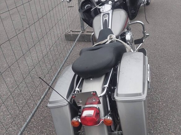 2008 Harley-Davidson CVO Road Glide, серебристый, 700000 рублей - вид 3