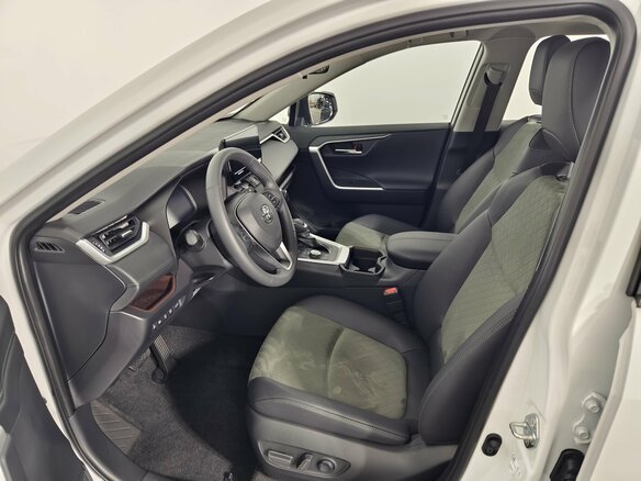 2025 Toyota RAV4 V (XA50), белый - вид 19
