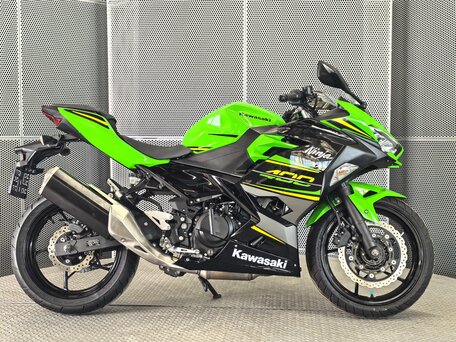 2025 Kawasaki Ninja 400, зелёный, 677000 рублей, вид 1