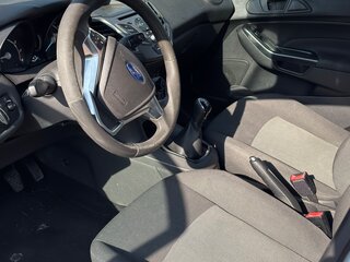 2015 Ford Fiesta Mk6 Рестайлинг, белый, 900000 рублей, вид 3