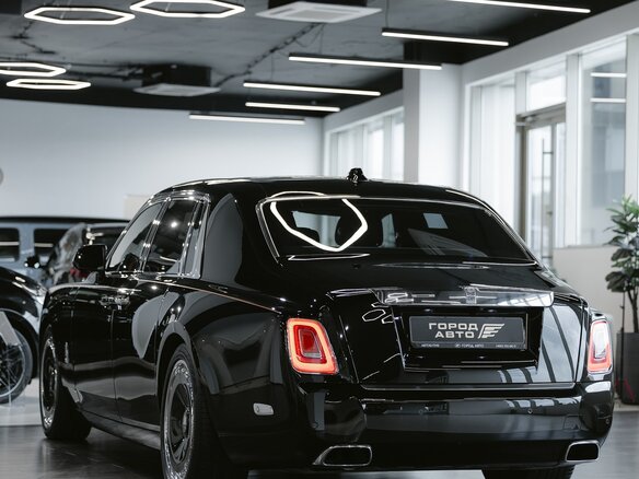 2021 Rolls-Royce Phantom VIII (Series I), чёрный, 45000000 рублей - вид 12