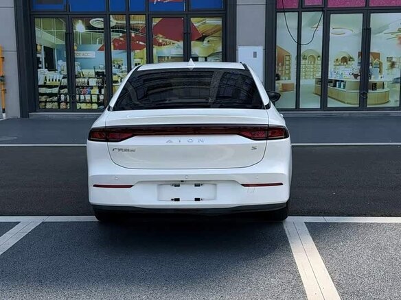 2024 Aion S 580, белый - вид 4