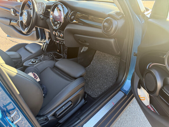 2021 Mini Hatch Cooper S III (F55/F56) Рестайлинг 2, синий, 2990000 рублей - вид 9