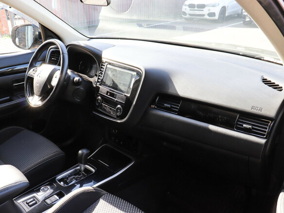 2020 Mitsubishi Outlander III Рестайлинг 3, коричневый, 1907000 рублей - вид 7