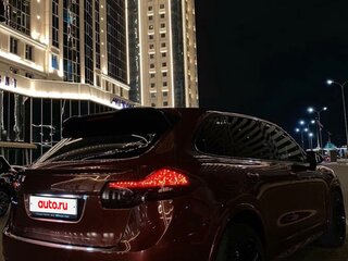 2010 Porsche Cayenne S Hybrid II (958), коричневый, 1750000 рублей, вид 3