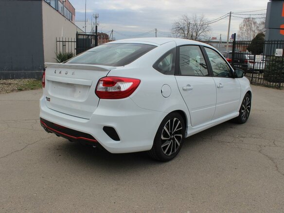 2026 Lada (ВАЗ) Granta Sport I Рестайлинг, белый - вид 3