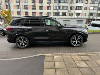 2018 BMW X5 50i IV (G05/G18), чёрный, 6600000 рублей, вид 3