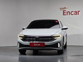 2023 Volkswagen Jetta VII Рестайлинг, белый, 1620000 рублей, вид 3