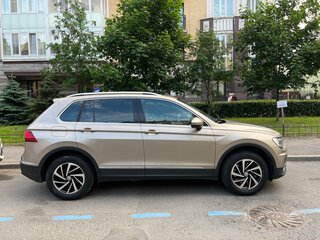 2018 Volkswagen Tiguan II, золотистый, 2500000 рублей, вид 4