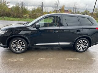 2018 Mitsubishi Outlander III Рестайлинг 3, чёрный, 2150000 рублей, вид 4