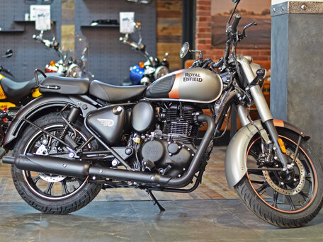 2025 Royal Enfield Classic 350, серебристый, 499500 рублей, вид 4
