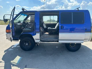 1989 Mitsubishi Delica III, синий, 495000 рублей, вид 4