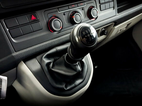 2017 Volkswagen Transporter, серый, 2440000 рублей - вид 26