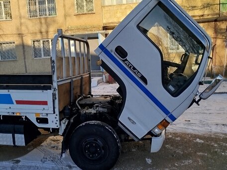 1995 Nissan Atlas, белый, 1350000 рублей, вид 2