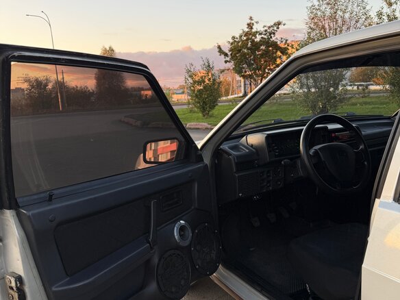 2004 Lada (ВАЗ) 21099, белый, 300000 рублей - вид 4